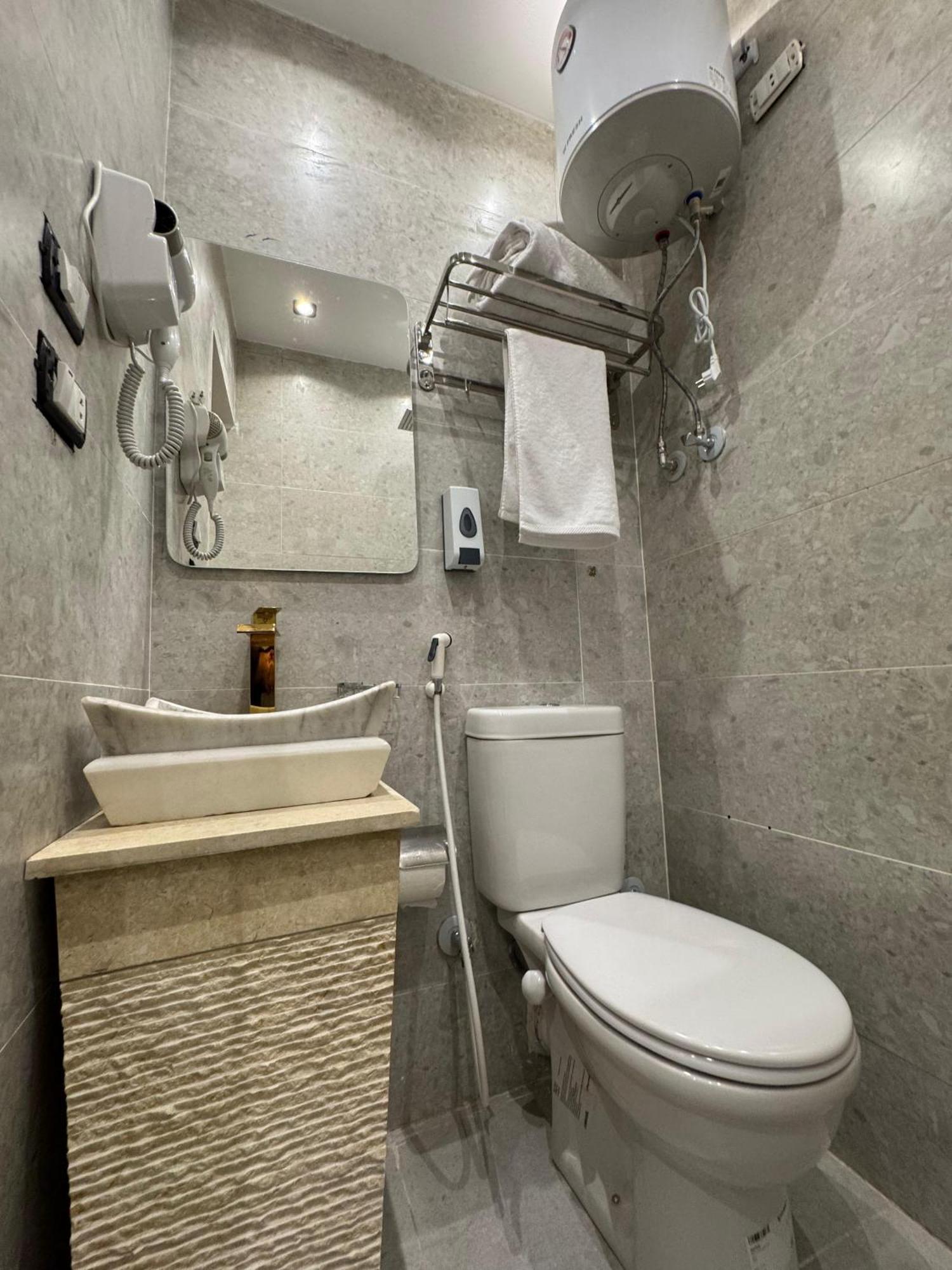 New White Pyramids Inn Ghatati Екстер'єр фото