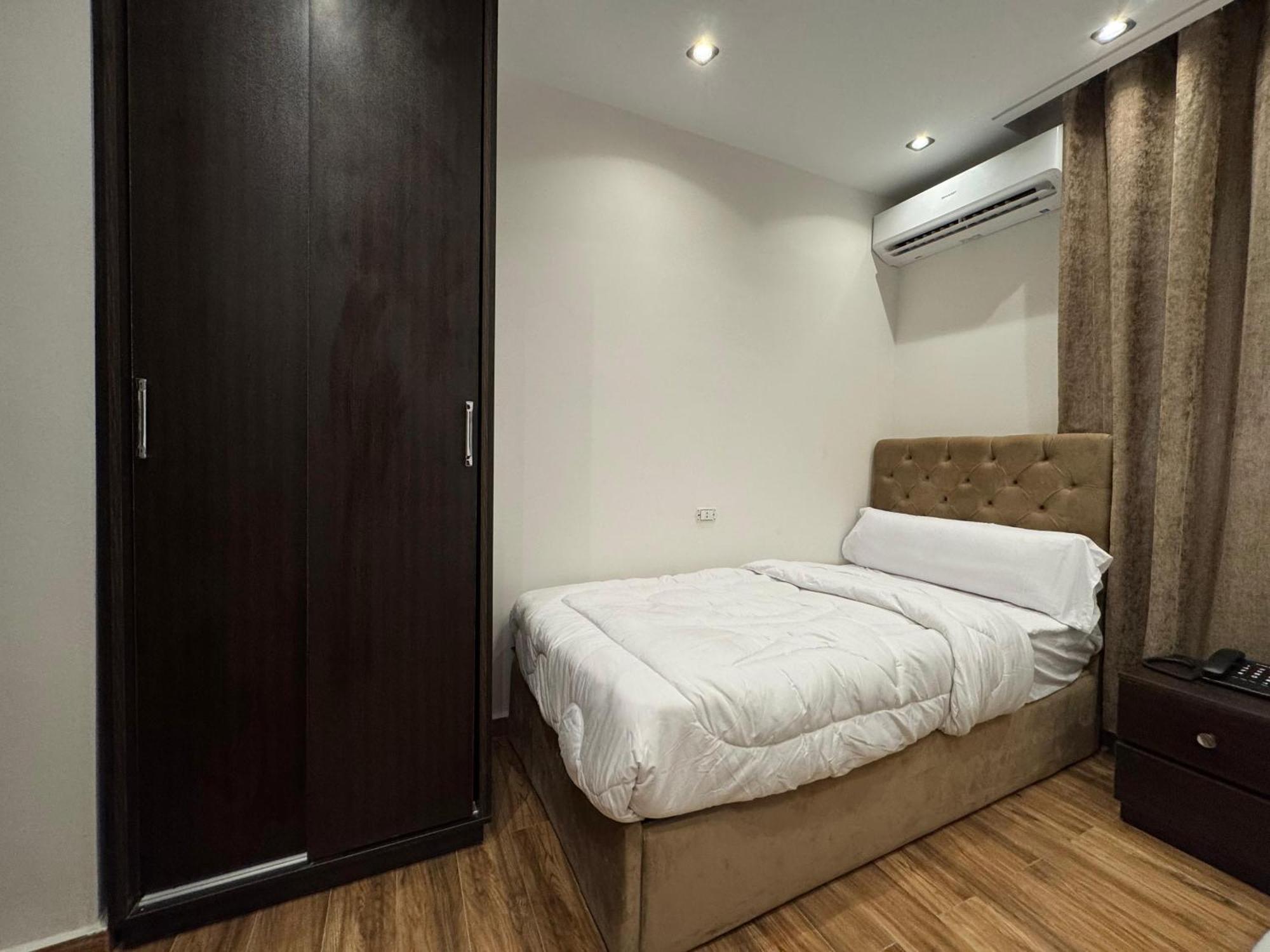 New White Pyramids Inn Ghatati Екстер'єр фото